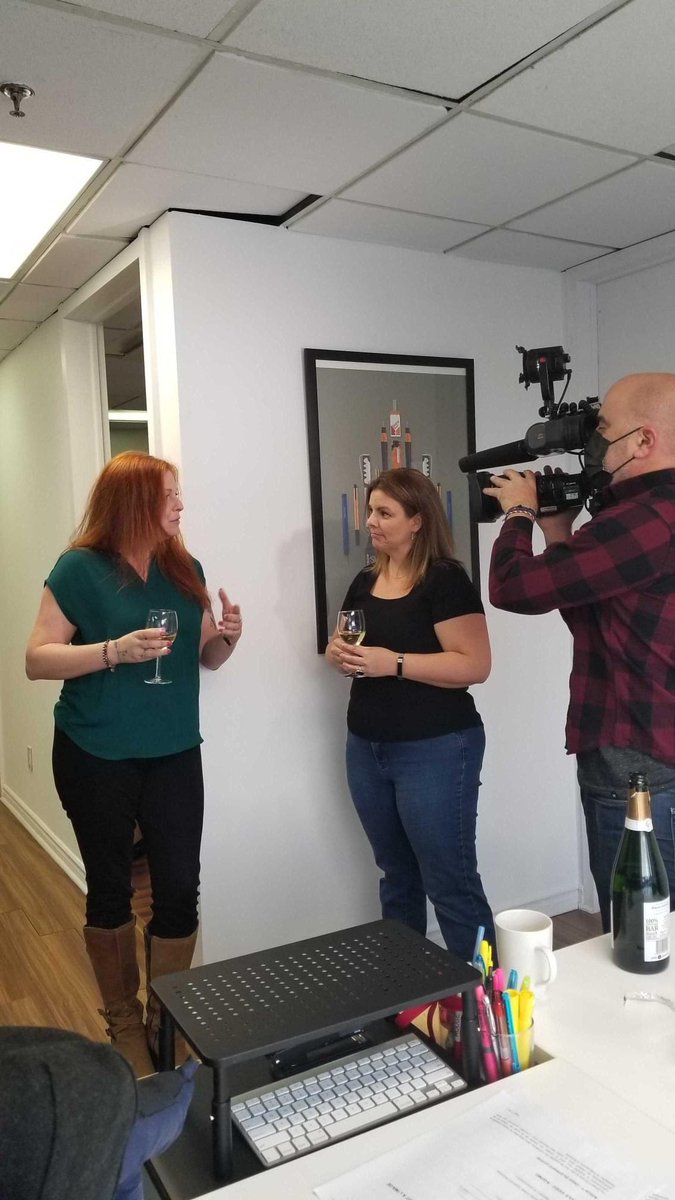 Silence, on tourne. 🤫🎬
Une grosse journée dans les bureaux montréalais de Wink aujourd’hui!
Au menu: tournage et entrevues avec Radio-Canada pour notre client <a href="/aqdmd/">AQDMD</a> . 🎉