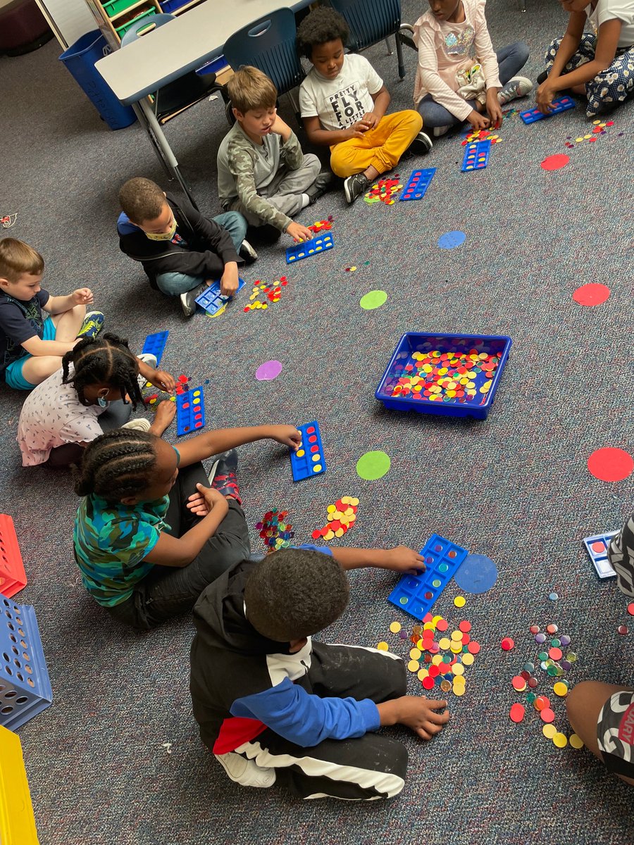 MsPatterson14's tweet photo. We love our ten frame trays! Thank you @cruz4thought for bringing them to our math planning. @MalvernES  #misdliveskind #Soaring2NewHeights #MalvernES #Math #FirstGrade https://t.co/JGmSo9DWhn