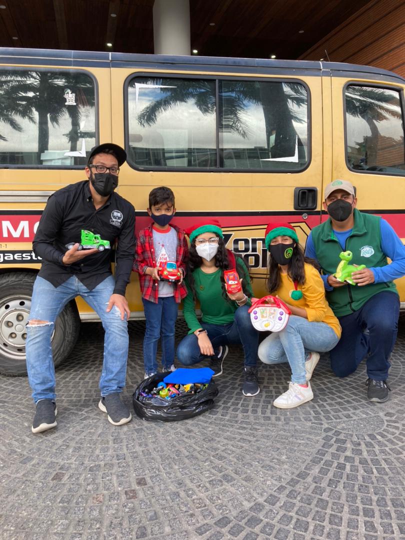 zonaescolar's tweet photo. Este lunes realizamos nuestra tradicional Recolecta de Juguetes a beneficio de los #PequeñosSaltamontes de @fundaepekeina y #MiniRise con el objetivo de regalarles una sonrisa para esta Navidad. ¡Chequea acá lo que fue https://t.co/4GofhTc4xf! @LaMega107 #Yeah #Venezuela https://t.co/jPW0WpdohF