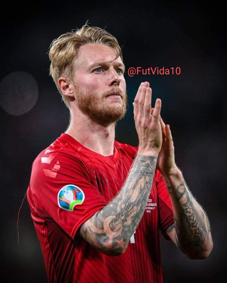 FutVida10's tweet photo. Acho que o dinamarquês Simon Kjær tão charmoso. Ainda mais barbudo.
🇩🇰🇩🇰🇩🇰😋😋😋
#Futebol #Soccer #Football #Dinamarca #Dinamarques #Milan #Barbudo #Lindo #Gostoso #SimonKjærFV https://t.co/toHxt07QHx