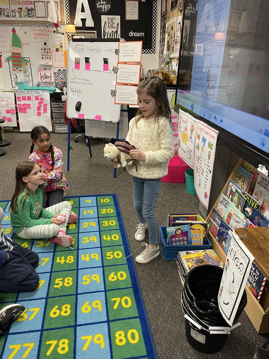 AnnieLoree2's tweet photo. Show and tell Day…so exciting!  Jingle Bells 🔔🎄 ❤️💚 https://t.co/ZNc1vySDYI