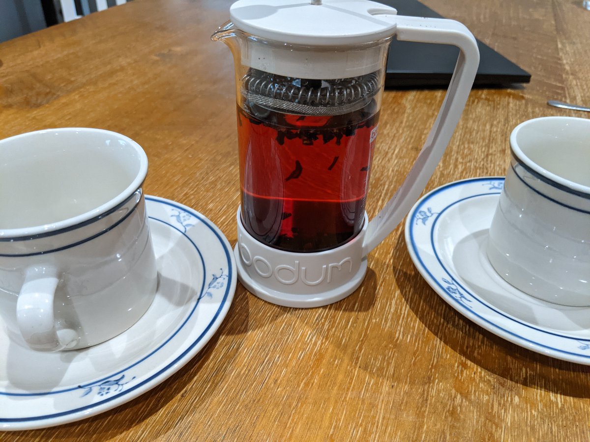 fomocoder's tweet photo. Tea for two!  @hibiscus_dao https://t.co/TDBimQIKDw