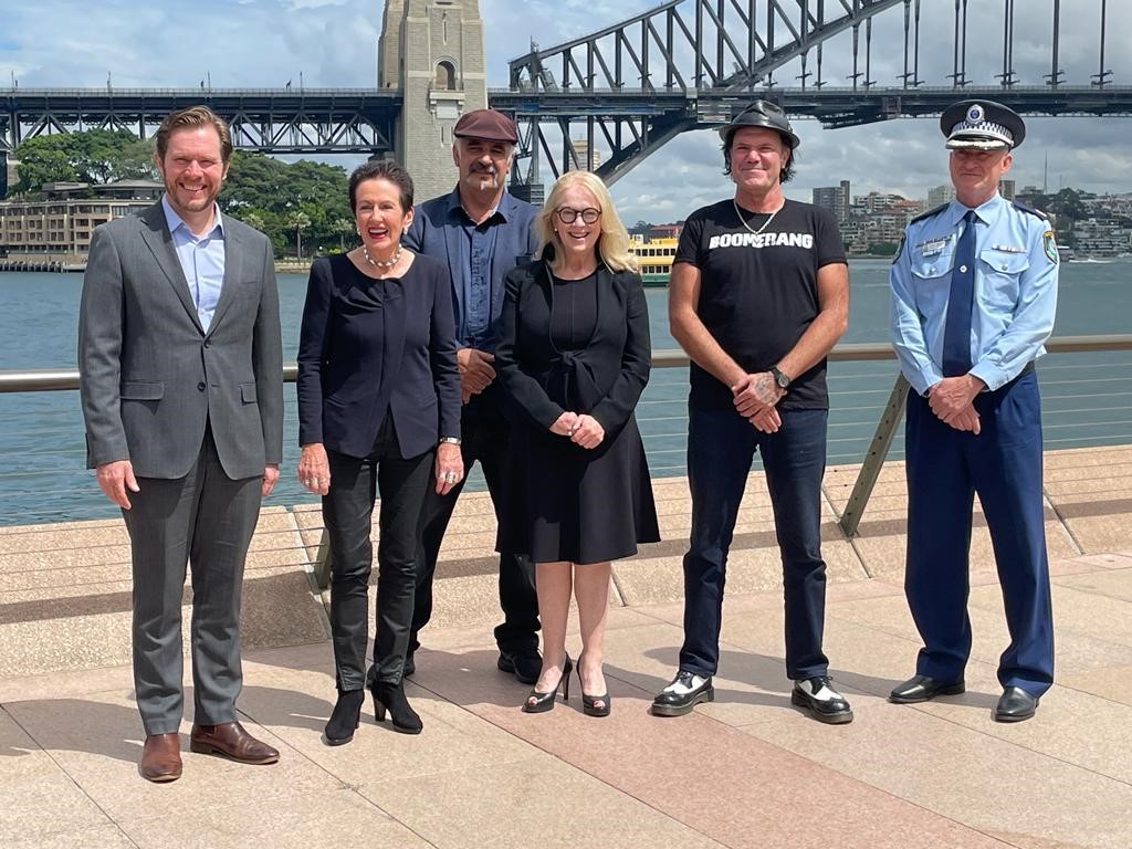 We're delighted to be the official charity partner for <a href="/cityofsydney/">City of Sydney</a> 2021 Sydney New Year’s Eve. Thanks to Mayor <a href="/CloverMoore/">Clover Moore AO</a> pictured here with our CEO <a href="/dougtayloruw/">Doug Taylor</a>
Help Australian children make the most of their education: bit.ly/3DC9yYT
#SydNYE #createbetterfutures