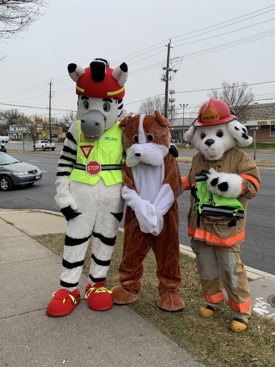 Sharieloveslife's tweet photo. Showing the partnership between the MoCo Pedestrian Safety Office, #dalyes, & @mcfrs ! We want the community to see we work together for them ❤. https://t.co/3u5nOGPBPO