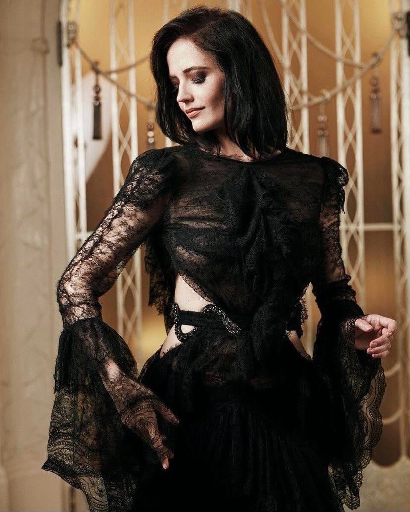 PaladinCivilis's tweet photo. “As much as I’m loathe to admit, black does suit you very nicely, my culver.”

#WomanCrushWednesday
#WomanCrushEveryday https://t.co/HdSKjsgHuM