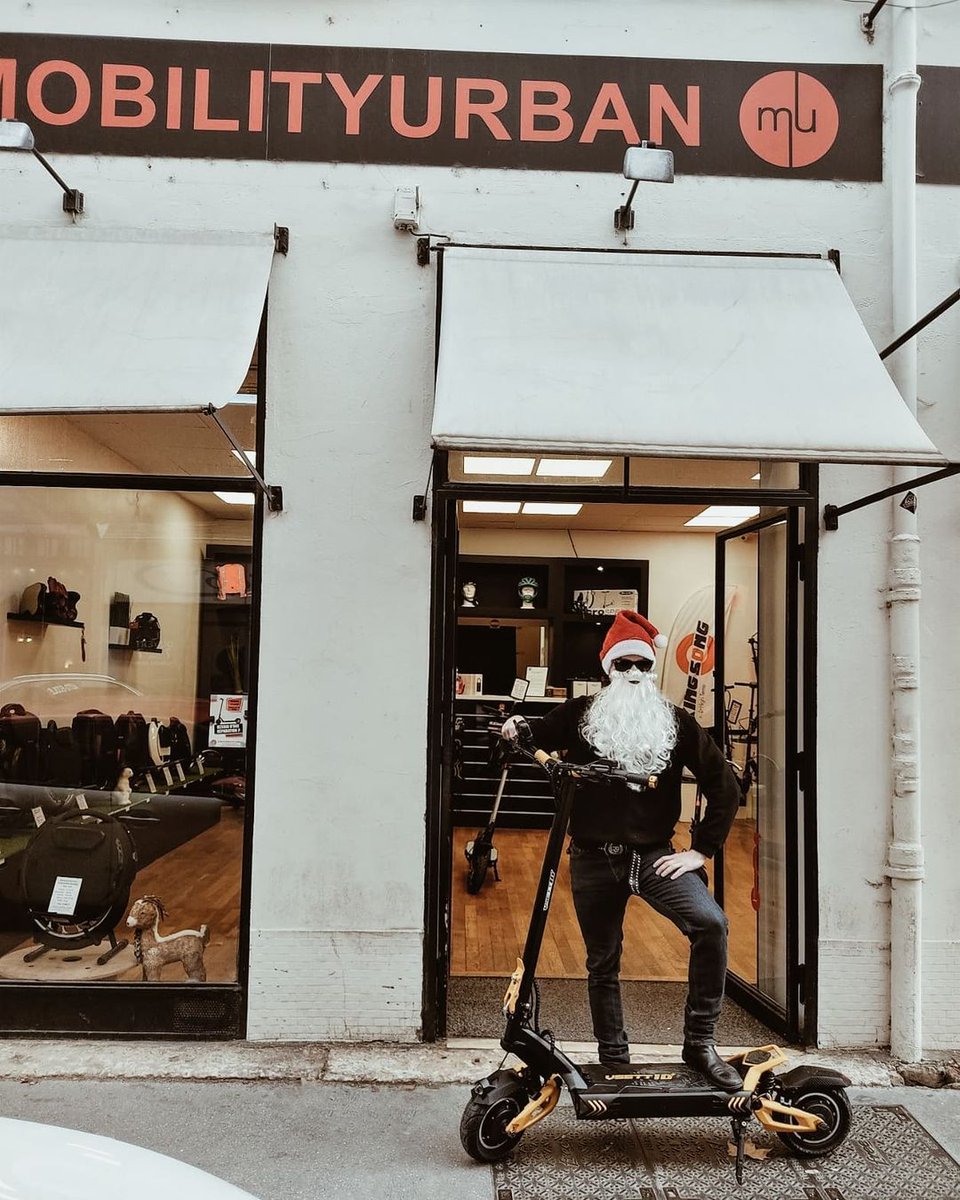MobilityUrban's tweet photo. #MOBILITÉ | C'EST NOËL CHEZ MU ! 🎄🎅
Vous êtes nombreux à préparer les fêtes de fin d'année, et nous aussi ! 🤩
Au Mobilityurban #Lyon, notre Papa Noël Tony vous attend pour découvrir et tester la fabuleuse #Vsett 10+ : https://t.co/r9ZoxALUKh https://t.co/9W0xaYX1iX
