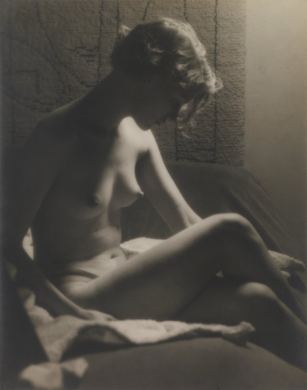 ArtistManRay's tweet photo. Man Ray, Lee Miller, 1930 https://t.co/tTelnagp3G #manray #artsmia https://t.co/RkOpYxVnFD