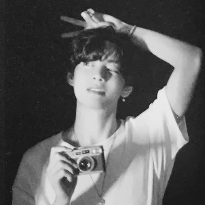 _taeberry__'s tweet photo. B/w Taehyung hits harder than puberty☠️🛐
#TAEHYUNG #bts #kpop @BTS_twt https://t.co/gfYmZaAzZY