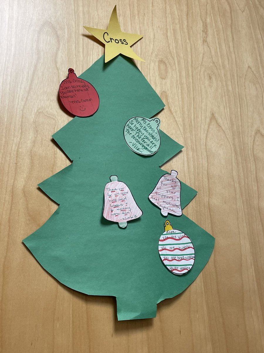 Lisa_MCross's tweet photo. Today we celebrated our 12 Days til’ Holiday Break with “Grinchmas” Green (my personal fave) 💚more snow lady surprises and positive affirmation ornaments! #HolidayFun 🎄@Nieman512 #FoxFam 🦊 #ARainbowOfPossibilities 🌈 @Tenbrink512 #APLife @3rdPriest https://t.co/YjWWIloMiP