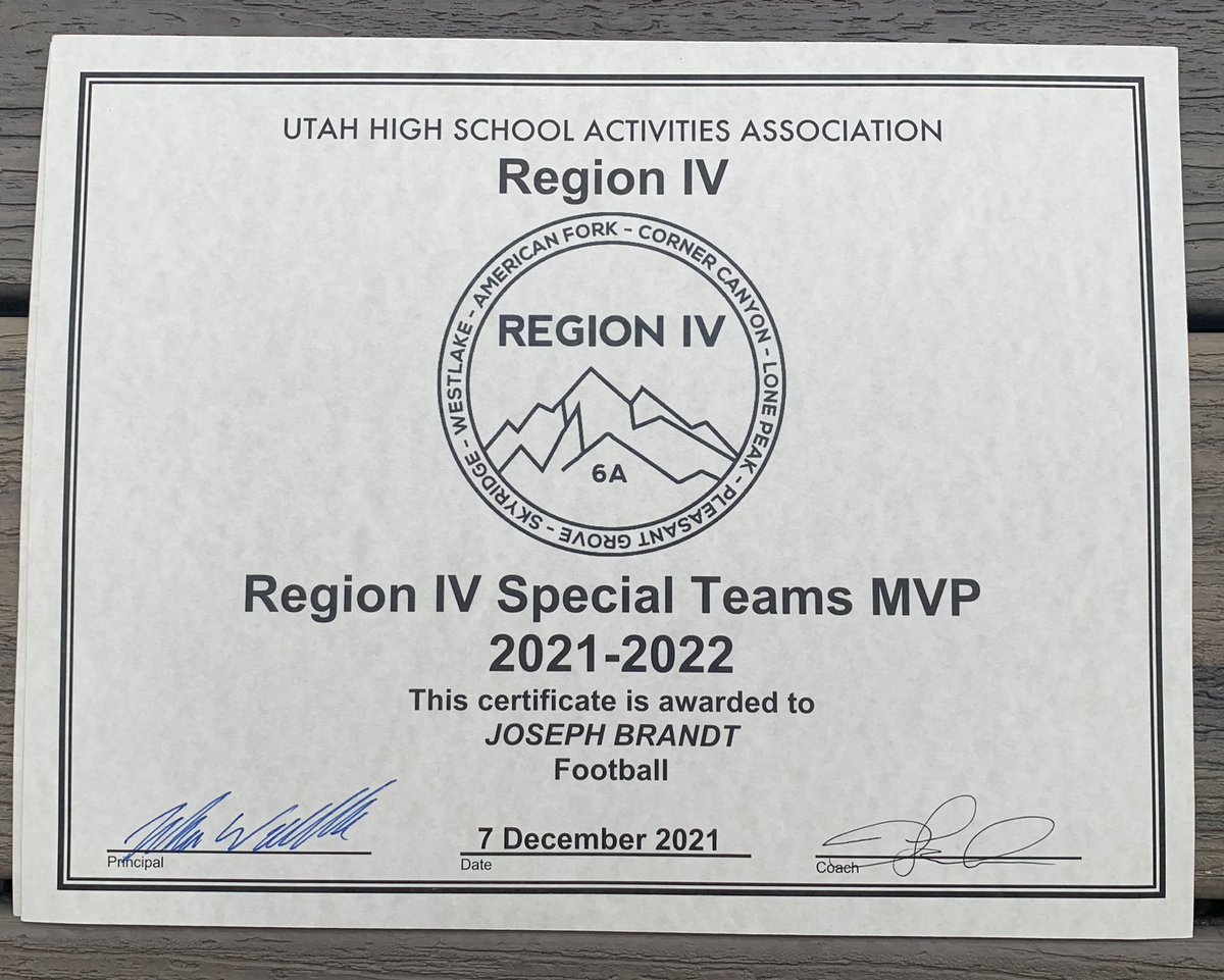 JosephBrandt36's tweet photo. I am very honored and very Grateful to receive the Region IV Special Teams MVP Award. @AlphaRecruits15 @jeffgaston14 @skyridgefb @gavinfowler16 @FWhittinghamJr @byulamb https://t.co/PK331VVEcr
