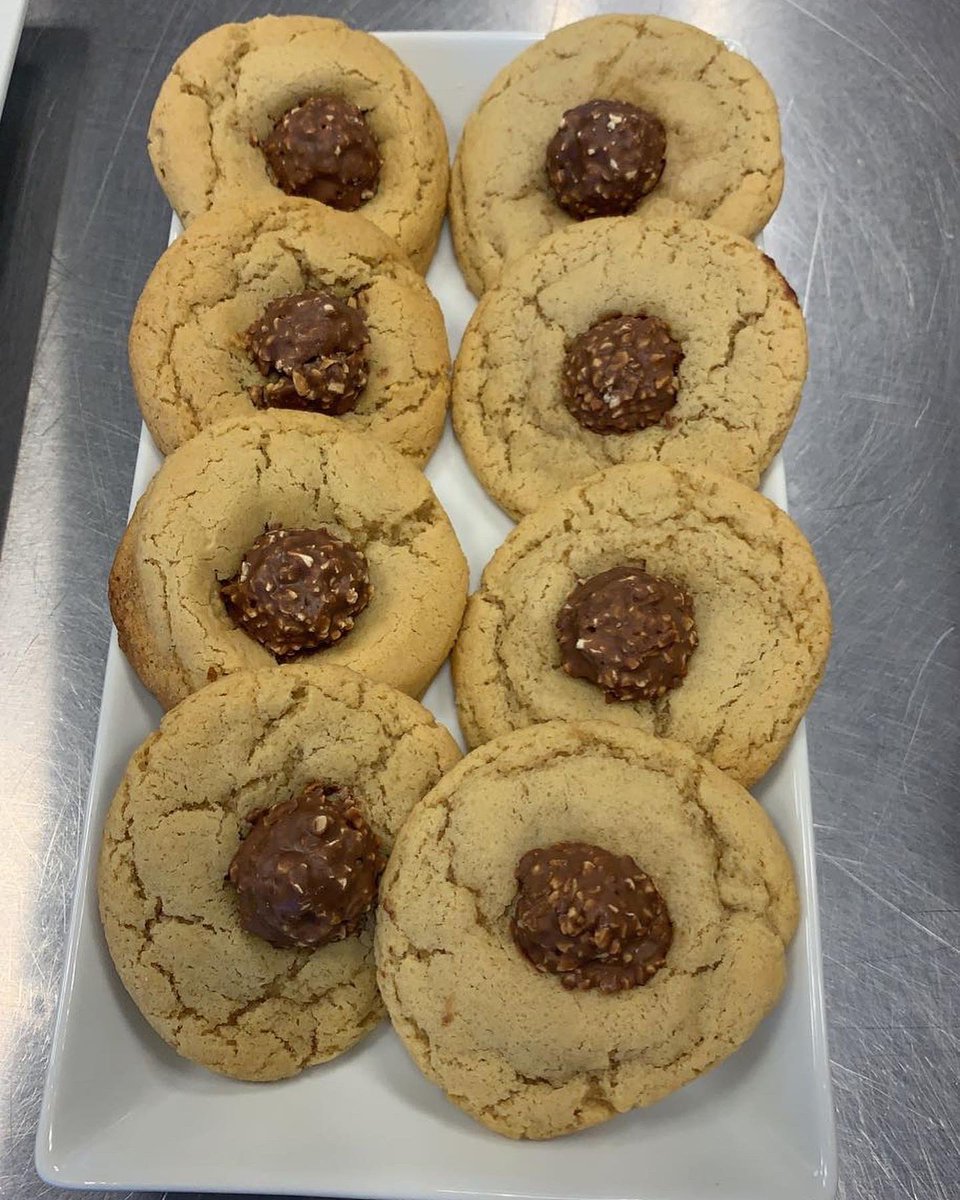 Btd_Sweets's tweet photo. Brown Butter Ferrero Rocher cookies in 3 different ways 🥴🍪 #atx #stuffedcookies https://t.co/zPiRuVVcrA