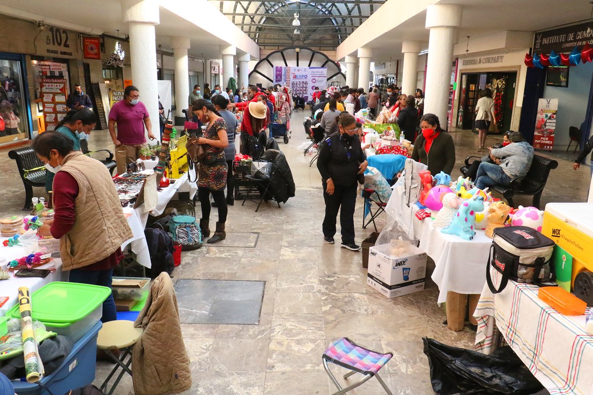 TolucaGob's tweet photo. Este 9 de diciembre no te puedes perder de 10:00 a 16: 00 horas la "Expo Emprendedoras Ambientes de Paz ", donde 40 artesanas mostrarán su creatividad y exhibirán sus productos en la Concha Acústica. 
#ConsumeLocal https://t.co/2XcAGBH11H