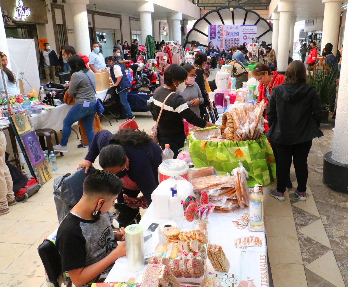 TolucaGob's tweet photo. Este 9 de diciembre no te puedes perder de 10:00 a 16: 00 horas la "Expo Emprendedoras Ambientes de Paz ", donde 40 artesanas mostrarán su creatividad y exhibirán sus productos en la Concha Acústica. 
#ConsumeLocal https://t.co/2XcAGBH11H