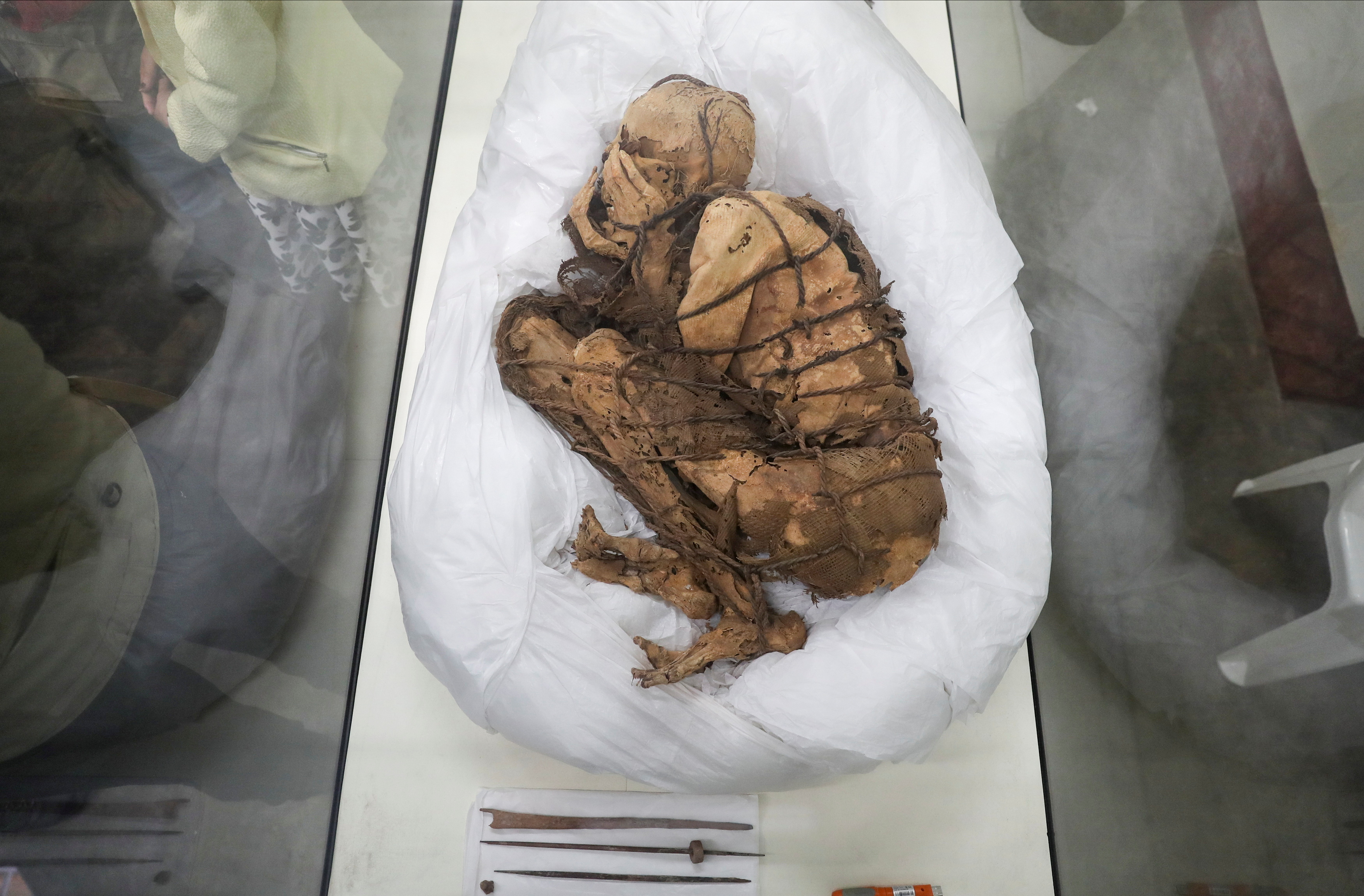 China Daily على X: "Thought to be between 800 to 1200 years old, a mummy  found in Peru went on display in Lima on Tuesday. The pre-Incan mummy lays  in a fetal