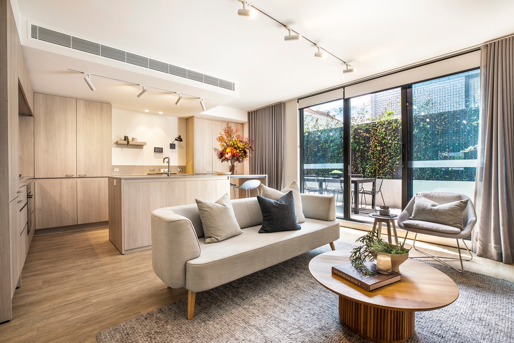 CastranGilbert's tweet image. This near-new town residence emphasises easy living within a coveted postcode, offering a large open plan living and dining zone that overlooks a north facing courtyard adorned with greenery, perfect for entertaining during the warmer months. 

bit.ly/3rp6RaJ