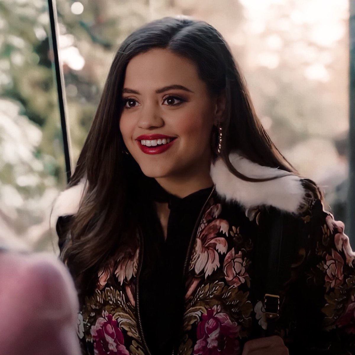 SMJefferySource's tweet photo. — @sarahjeffery as Maggie Vera in 1x12. 

 #charmed https://t.co/sx7vFvtrcU