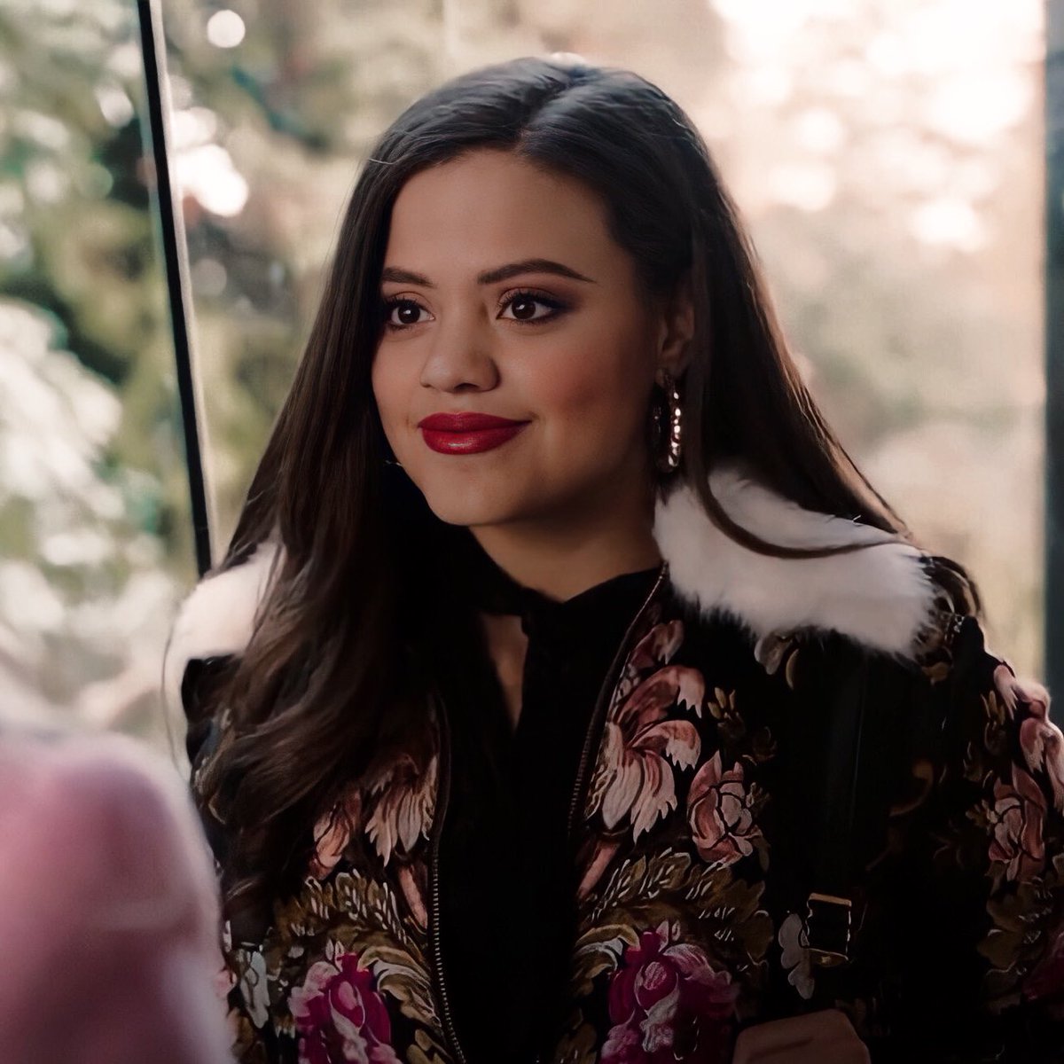 SMJefferySource's tweet photo. — @sarahjeffery as Maggie Vera in 1x12. 

 #charmed https://t.co/sx7vFvtrcU
