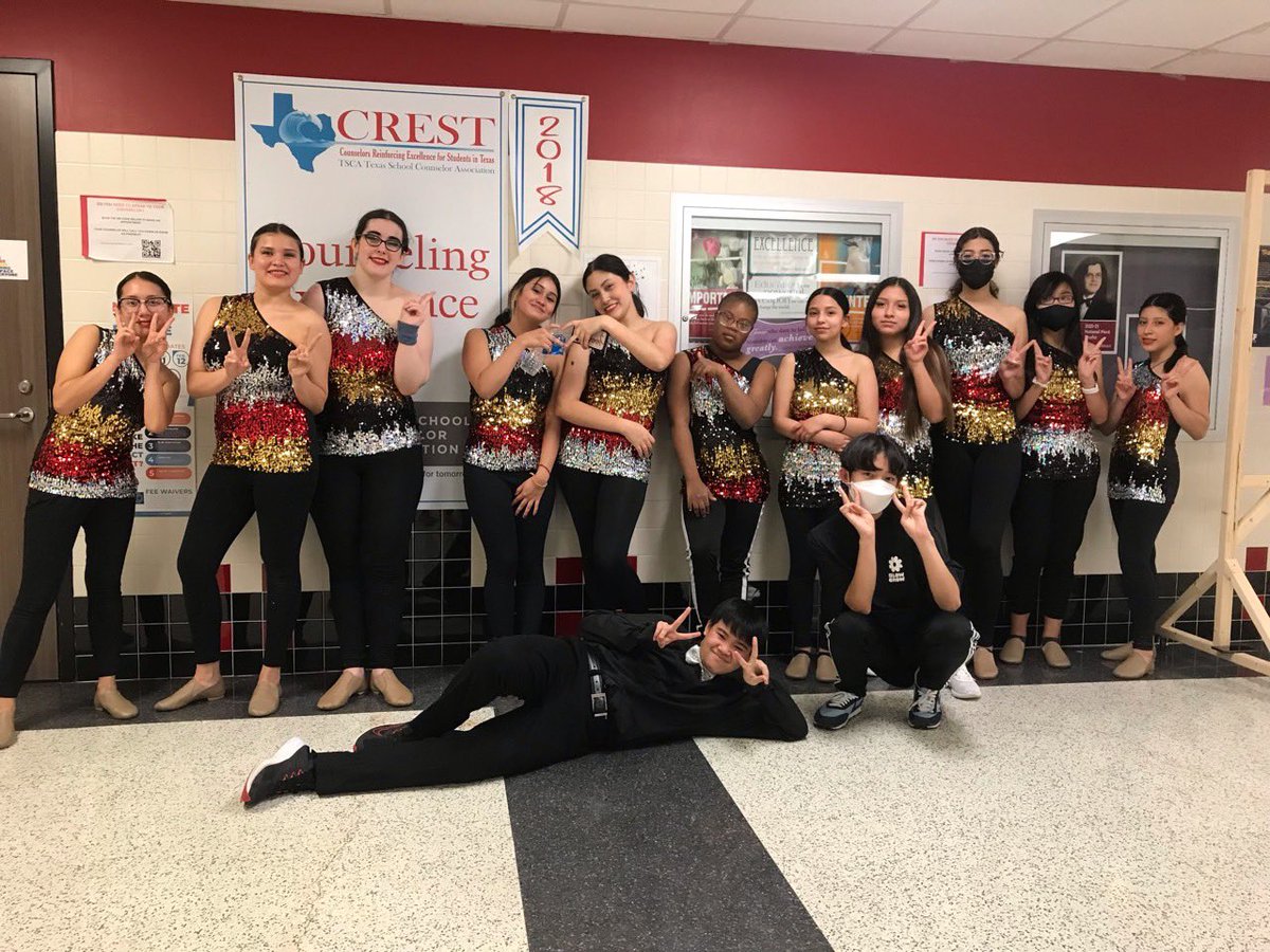NGHSDANCE's tweet photo. DANCE SHOWCASE Thursday Dec 9 @ 7pm in the auditorium! FREE event 🎄🎄🎄🎄🎄 don’t miss it! @NGHSDANCE @GISDArts https://t.co/RLkeVI1dLh