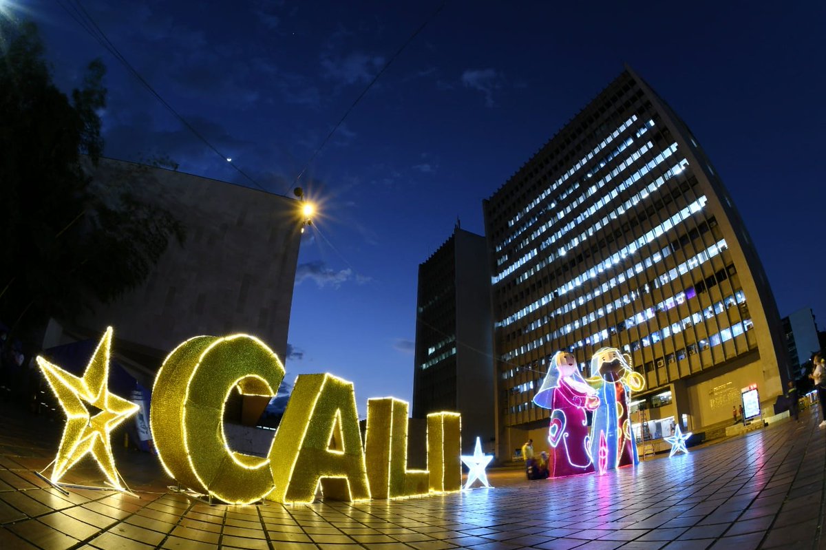 RoyAlejandroB's tweet image. Anoche se Inauguró el alumbrado navideño en el #BulevarDelRio lleva por nombre #TequeremosCali y hace parte de la recuperación de la ciudad que busca reivindicar a los #Caleños con sus espacios públicos.
@AlcaldíaDeCali
#AlumbradoCali2021 #Cali2021 
#FelizMiercoles #calicolombia