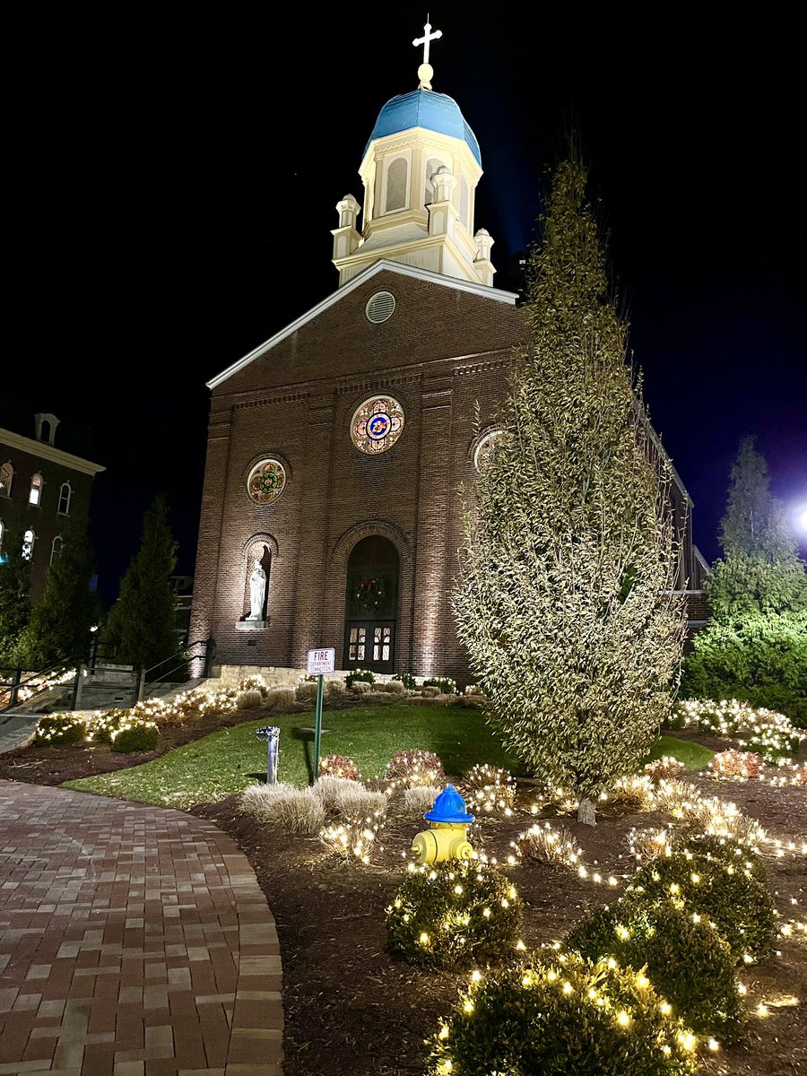 daymag's tweet photo. Thank you to all the students for making Christmas on Campus so magical! 🪄🎄 #58 #tradition https://t.co/mCLAEF2Rh2