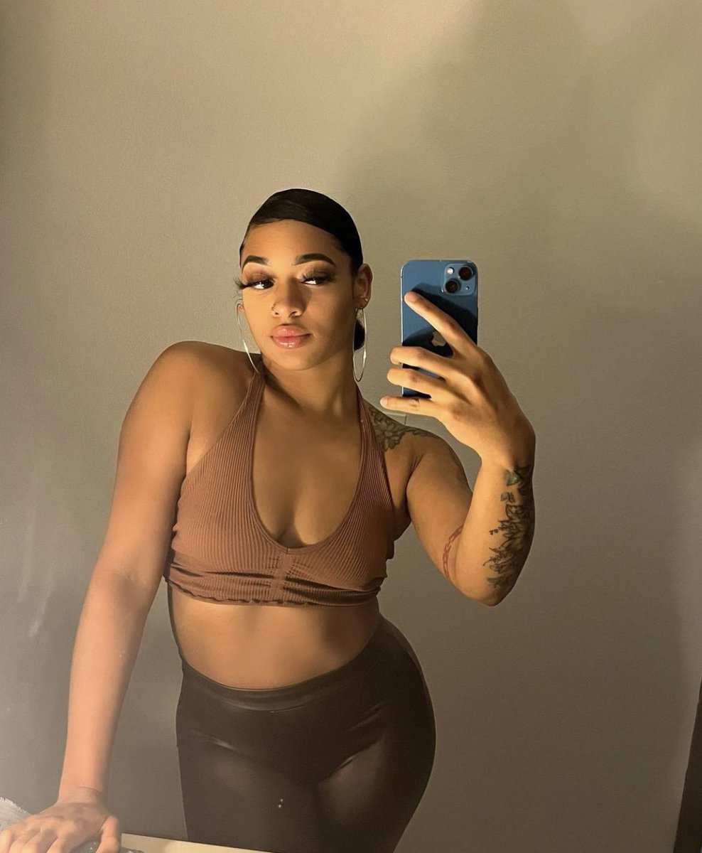 decurlss's tweet photo. Love done made her cold as Minnesota 🍂 https://t.co/cHEtQ7Yi6D