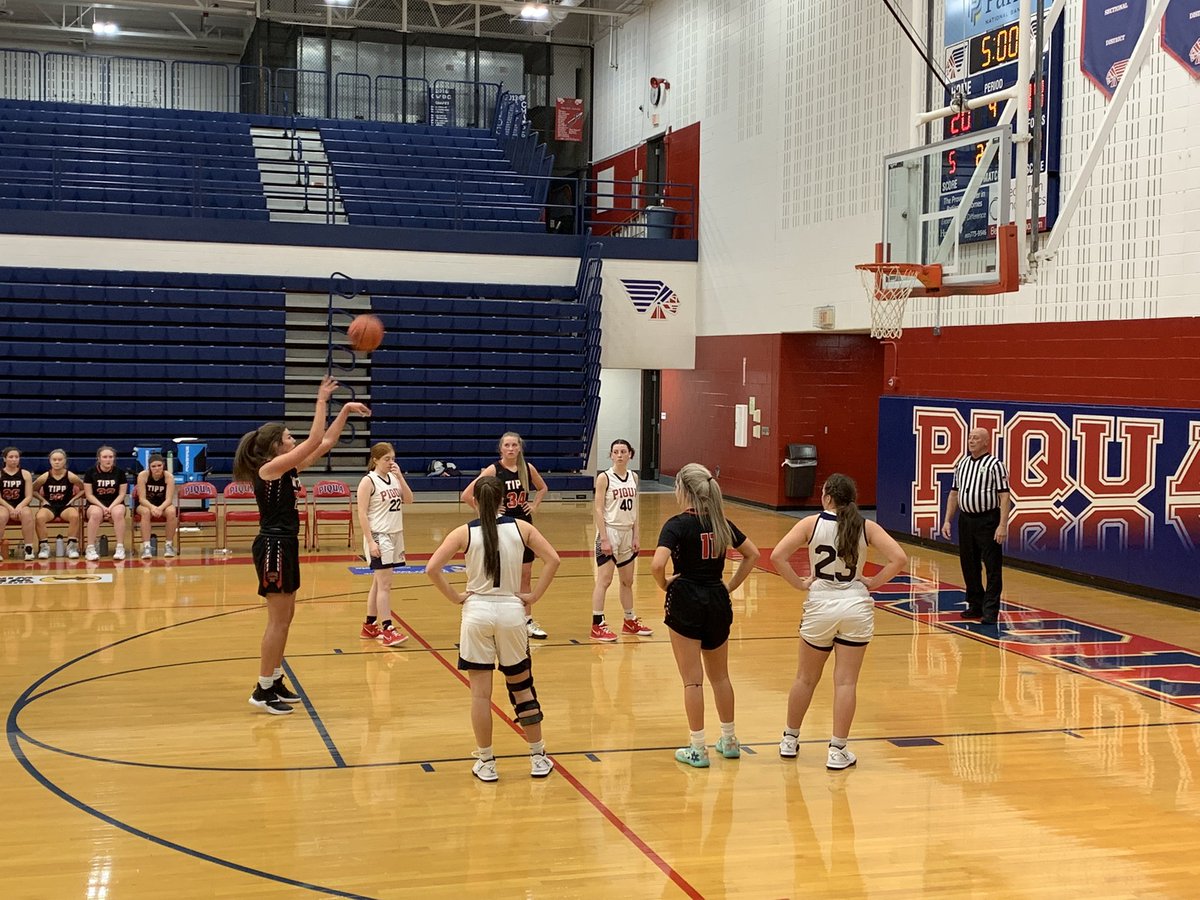 Fun night watching <a href="/ally_broering/">Ally</a> and <a href="/ashleyaselage/">Ashley Aselage ✰</a> on the court! Tipp won big over Piqua.👍🏻🏀 #ballers #tippbasketball #tippsb #teamwork #teammates