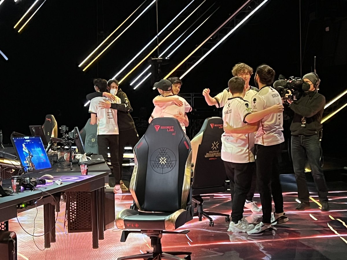 #VALORANTChampions

🗣️ LIQUID A SEMIS

❗ <a href="/TeamLiquid/">Team Liquid</a> derrotó a <a href="/Cloud9/">Cloud9</a> 2-0 y se clasificó a la semifinales, donde enfrentará a <a href="/AcendClub/">ACEND CLUB</a>. Los mapas fueron:
Bind 13:10
Ascent 13:11