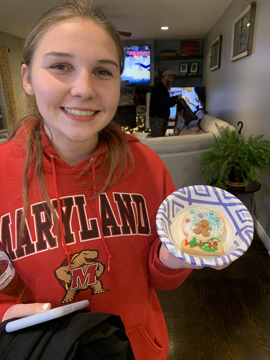 Wednesday nights are the best nights during bball season!  💚🏀💛 <a href="/GretnaLadyHoops/">@GretnaLadyHoops</a> <a href="/reimer_sidney/">Sidney Reimer</a>