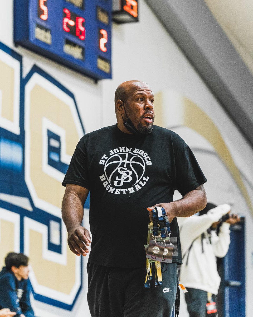 burrellee3's tweet photo. Running hoop events is what I love to do and one of my good friends caught me while hosting our @BoscoBasketball #braveswinterclassic. Having an amazing week and some 🔥🔥🔥 games. Thanks @CoachDunn10 for allowing me to do my thing the last three weeks. https://t.co/7bRUl96j4J