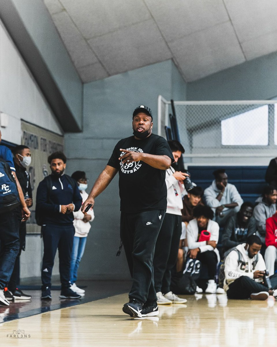 burrellee3's tweet photo. Running hoop events is what I love to do and one of my good friends caught me while hosting our @BoscoBasketball #braveswinterclassic. Having an amazing week and some 🔥🔥🔥 games. Thanks @CoachDunn10 for allowing me to do my thing the last three weeks. https://t.co/7bRUl96j4J