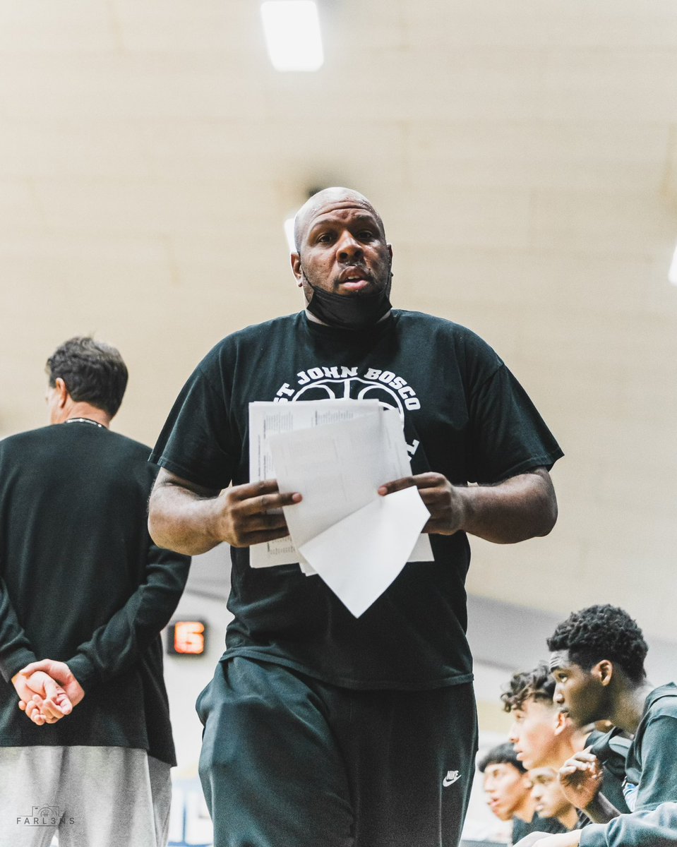 burrellee3's tweet photo. Running hoop events is what I love to do and one of my good friends caught me while hosting our @BoscoBasketball #braveswinterclassic. Having an amazing week and some 🔥🔥🔥 games. Thanks @CoachDunn10 for allowing me to do my thing the last three weeks. https://t.co/7bRUl96j4J