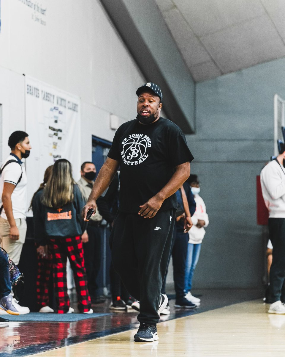 burrellee3's tweet photo. Running hoop events is what I love to do and one of my good friends caught me while hosting our @BoscoBasketball #braveswinterclassic. Having an amazing week and some 🔥🔥🔥 games. Thanks @CoachDunn10 for allowing me to do my thing the last three weeks. https://t.co/7bRUl96j4J