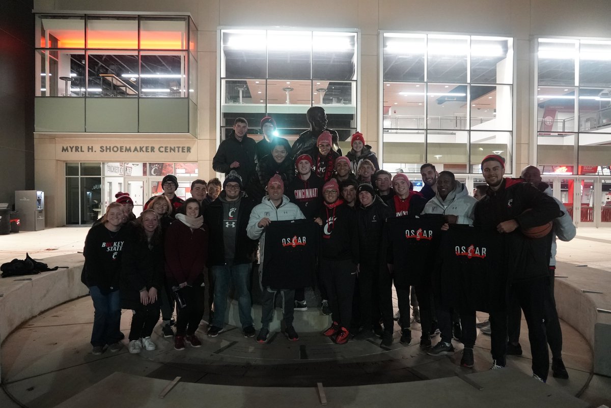 It’s <a href="/Skyline_Chili/">Skyline Chili</a> night at Oscar Watch, with the special delivery by <a href="/CoachWesMiller/">Wes Miller</a>!

These students are diehards! 💪