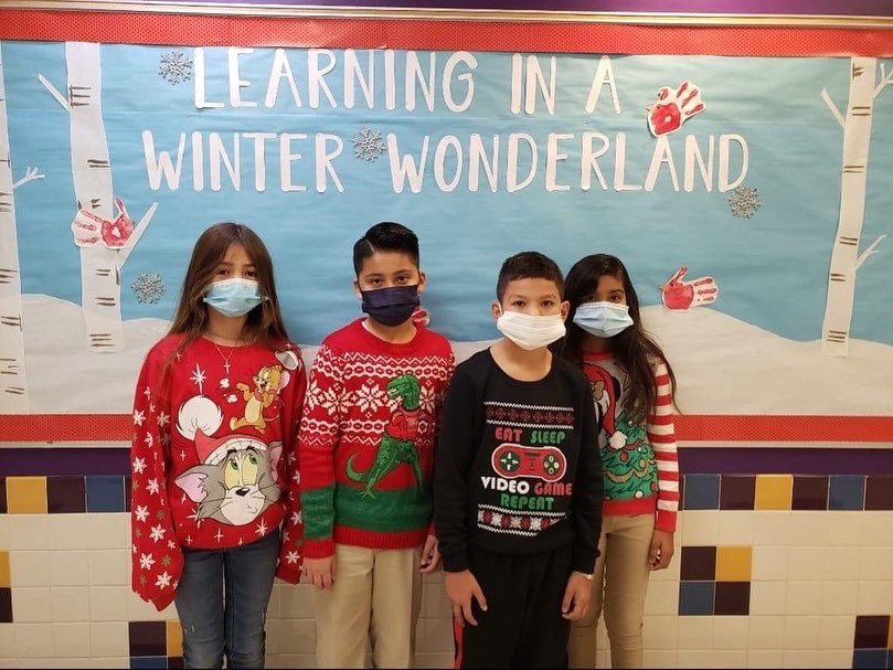 WinnetkaDISD's tweet photo. โ๏ธHoliday sweater weather for our Wildcats!๐
#WinterBlast #DallasISDHoliday #DallasISDFestive https://t.co/9y5hzCC1gU