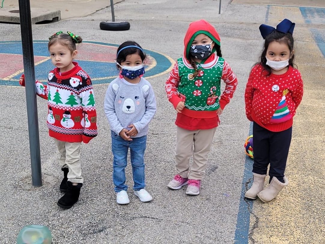 WinnetkaDISD's tweet photo. โ๏ธHoliday sweater weather for our Wildcats!๐
#WinterBlast #DallasISDHoliday #DallasISDFestive https://t.co/9y5hzCC1gU