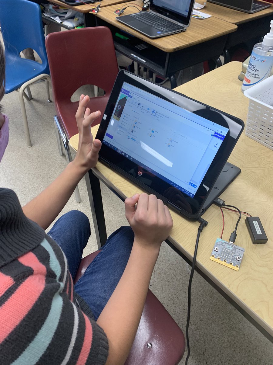 MrsDeRuiter's tweet photo. Thank you @MLaPeareGEDSB for joining us today to bring us technology and teach us about coding! Shout out to our very own grade 8 coding leader Hunter who showed us how to program microbits on makecode! Thanks for sharing your knowledge! @WalpoleNorth @GEDSB https://t.co/Th7cFGJ1pF