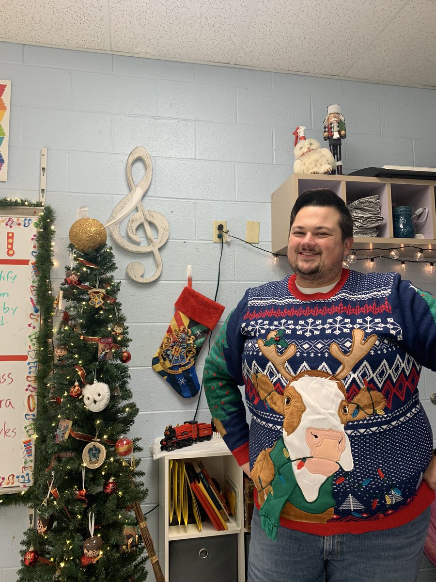 GuildGatorMusic's tweet photo. #UglyChristmasSweater https://t.co/0rIWhjl0yy
