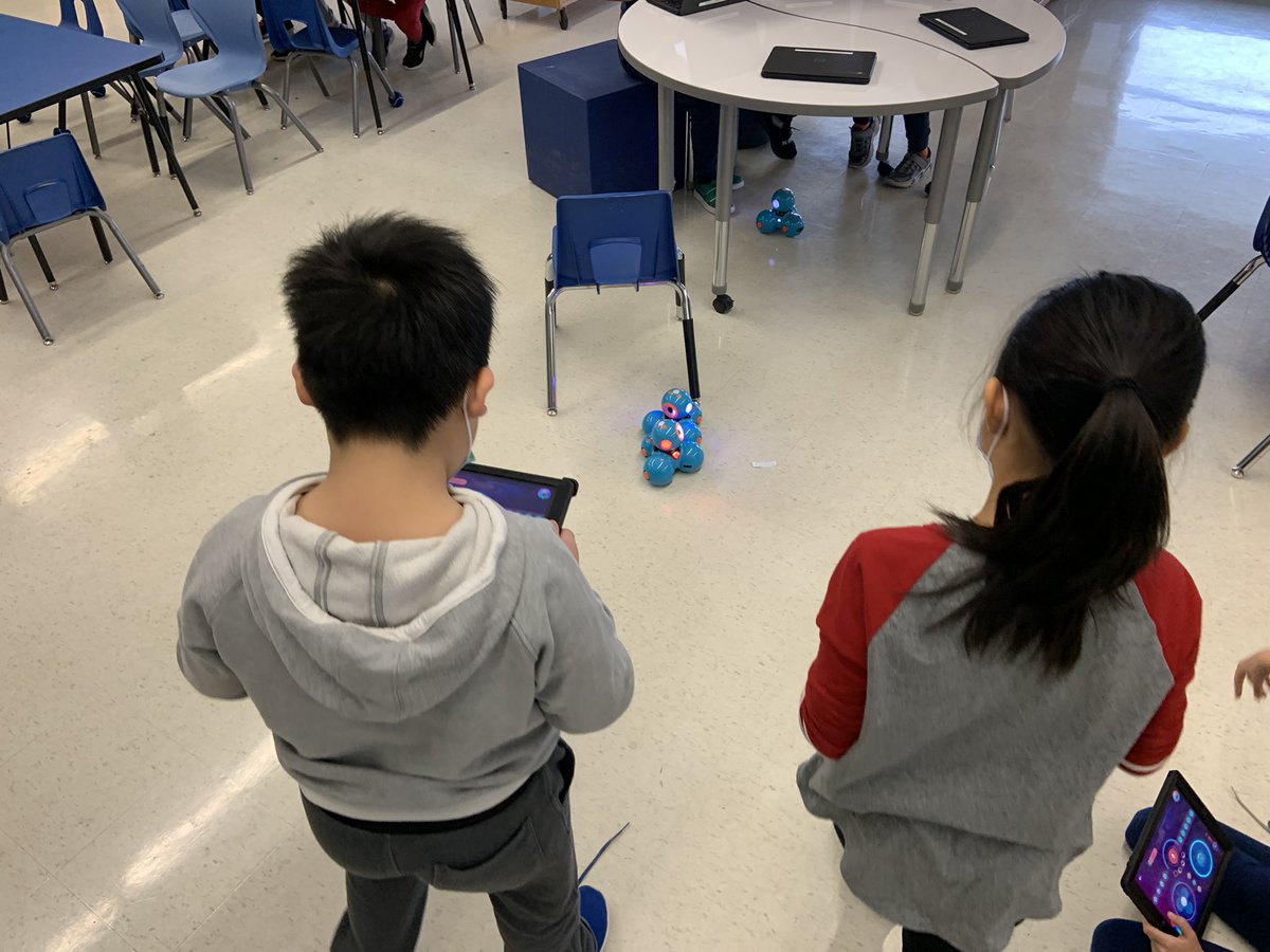 MsTomasi's tweet photo. Coding Time!⌨️ @CPPSMarkham #HourOfCode #coding #math #inquiry #handsonlearning #yrdsb https://t.co/NmWHE5K5Rp
