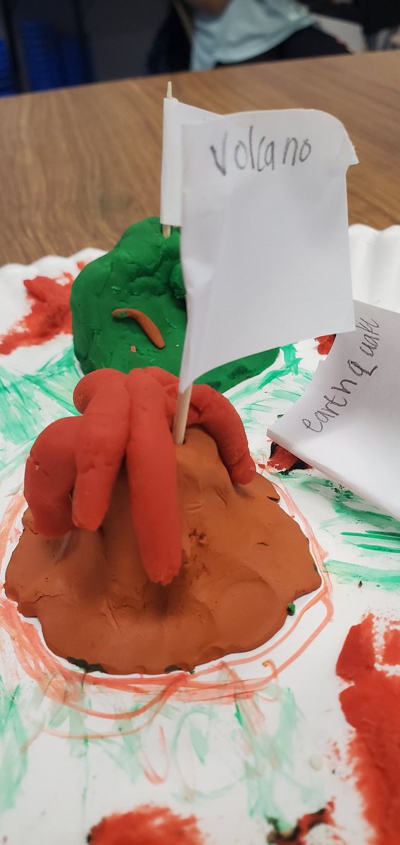 aewolfe1's tweet photo. Building those #fastchanges of the Earth's surface. #Earthquake #landslide #volcano @KDEdragons https://t.co/XfzE9tGFl4