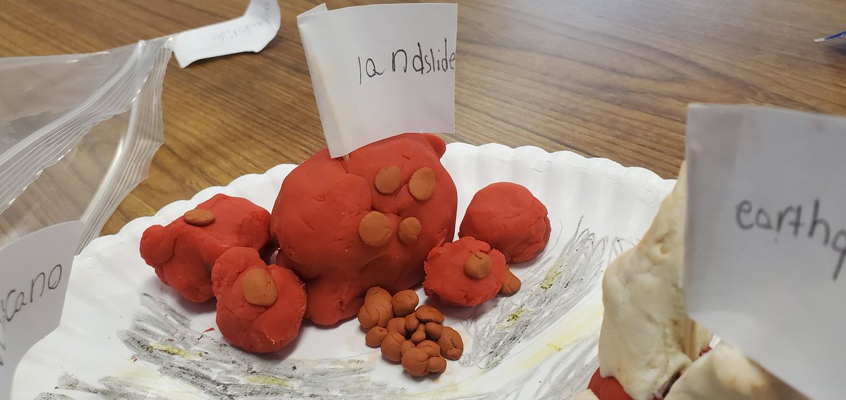 aewolfe1's tweet photo. Building those #fastchanges of the Earth's surface. #Earthquake #landslide #volcano @KDEdragons https://t.co/XfzE9tGFl4
