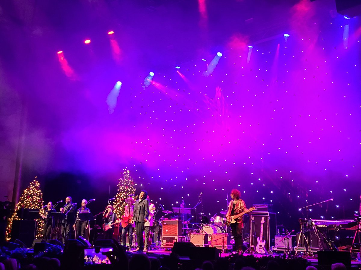 LiveMusicCda's tweet photo. Finally back at @masseyhall! @AndyKimMusic @camhfoundation #ChristmasShow #GiftsOfLight #LiveForLiveMusic #BecauseWeLoveIt https://t.co/Es7a77D1fM
