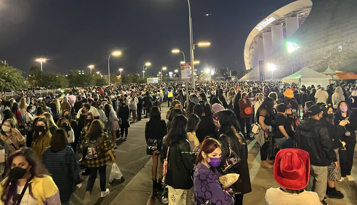 CHARLIExBTS's tweet photo. I’m never gonna stop talking about the willing mask compliance inside AND OUTSIDE of SoFi stadium by BTS ARMY.
We are a fandom that cares about one another &amp; the health &amp; safety of the boys. You don’t see the media talking about THIS side of our fandom. https://t.co/7n46zyipPJ