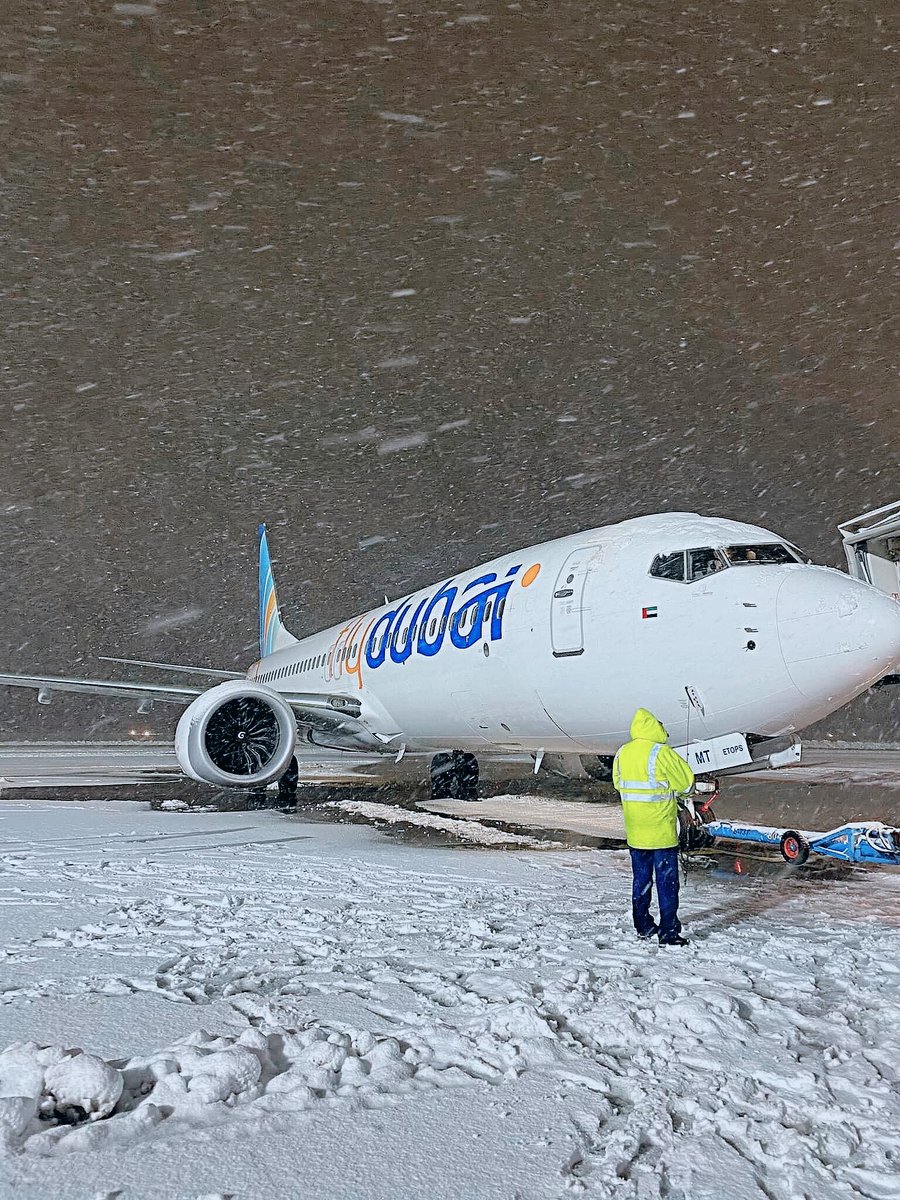 Aileen_Devileen's tweet photo. I will never get tired of you.. #aviation #flydubai #cabincrewlife https://t.co/5sW2sXwkM0