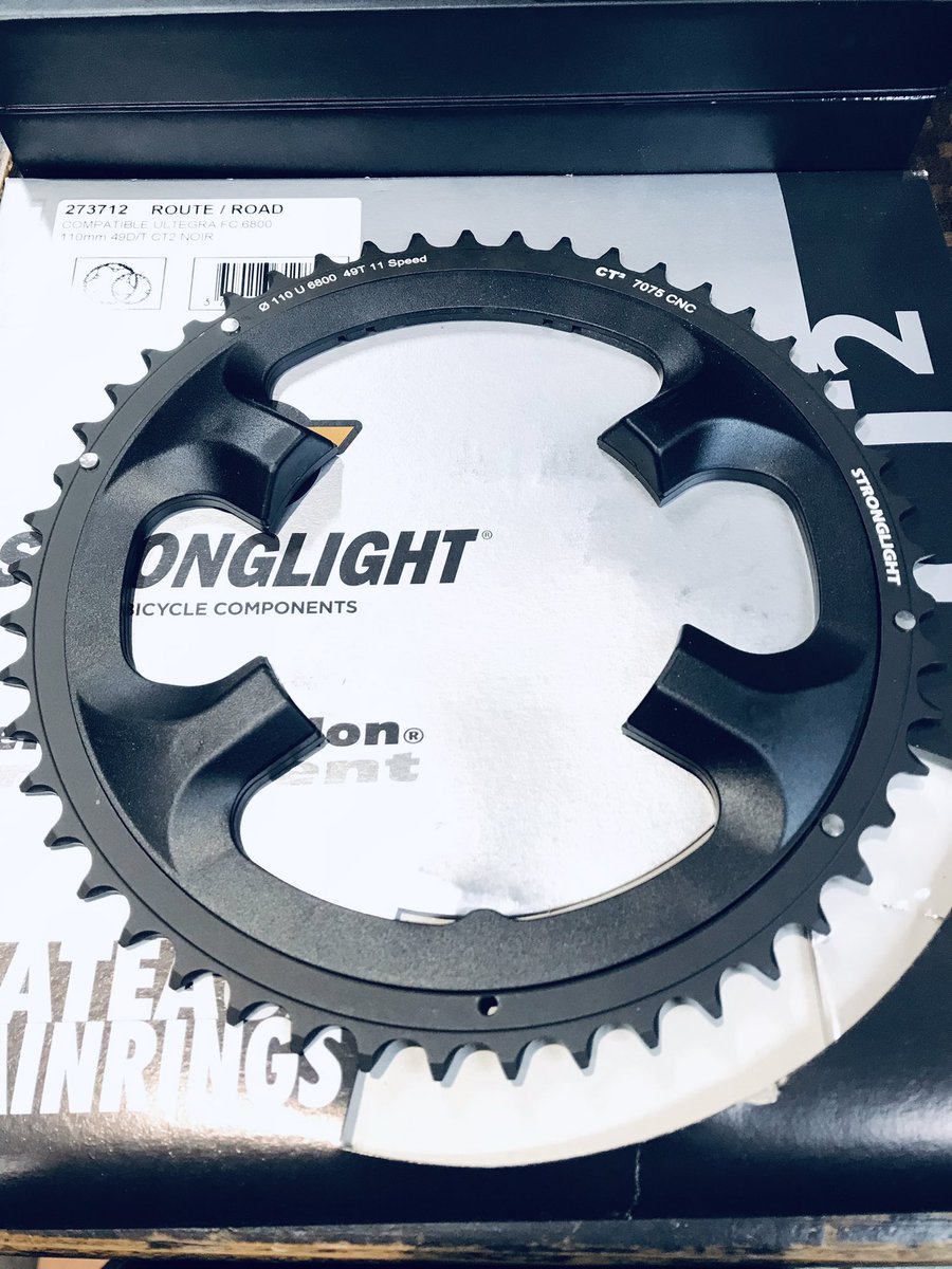 bicycleoshigamo's tweet photo. シマノ6800シリーズのアルテグラで補修に使うアウターチェーンリングの入荷見通しが2022年7月になっております。
しかし摩耗が進行してお困りのお客様には"待った"が効きませんので、代替品でコチラをご用意しております。
純正では展開のない49Tや51Tという奇数サイズもございます。
#stronglight https://t.co/VxsQuSi2uO