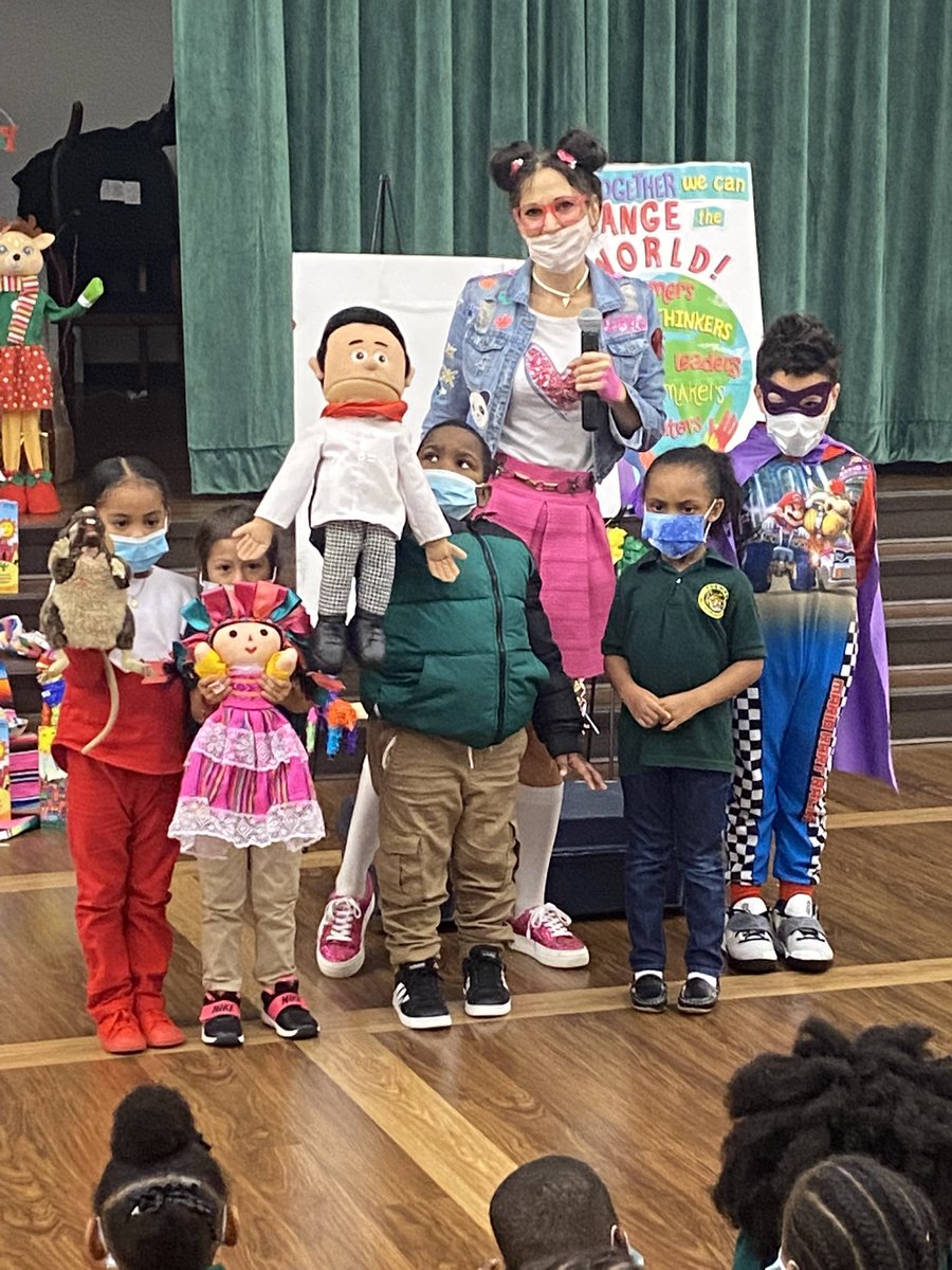 FonwoodECC's tweet photo. Thank you to our AMAZING @FonwoodECC #WrapAroundSpecialist @WrapFonwood for bringing the über COOL Children’s Author, Joy Saxton to share some Literacy Fun with us on today!!!💕🎉 📚 
@ESO3_HISD @HilarionMartin1 @HISDFACE @HISDECH @ShanedraBurkha1 https://t.co/nOUjZJnSQk