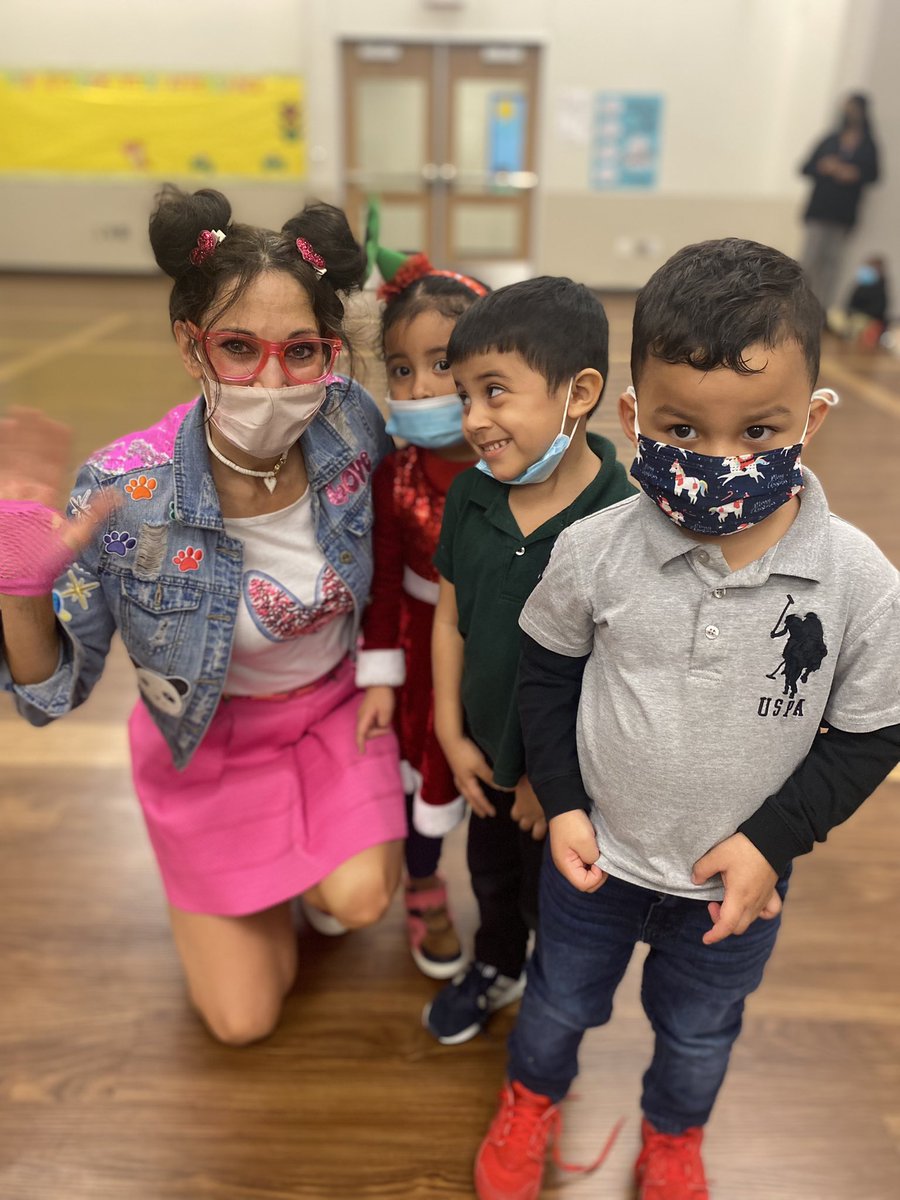 FonwoodECC's tweet photo. Thank you to our AMAZING @FonwoodECC #WrapAroundSpecialist @WrapFonwood for bringing the über COOL Children’s Author, Joy Saxton to share some Literacy Fun with us on today!!!💕🎉 📚 
@ESO3_HISD @HilarionMartin1 @HISDFACE @HISDECH @ShanedraBurkha1 https://t.co/nOUjZJnSQk