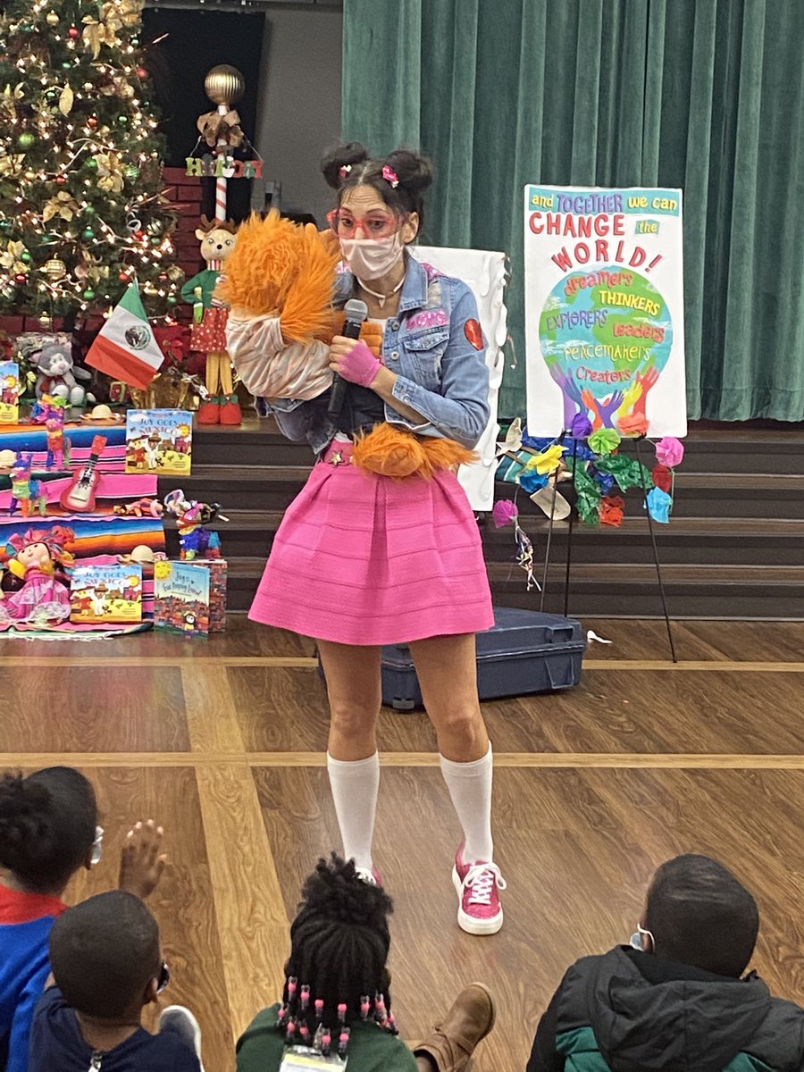 FonwoodECC's tweet photo. Thank you to our AMAZING @FonwoodECC #WrapAroundSpecialist @WrapFonwood for bringing the über COOL Children’s Author, Joy Saxton to share some Literacy Fun with us on today!!!💕🎉 📚 
@ESO3_HISD @HilarionMartin1 @HISDFACE @HISDECH @ShanedraBurkha1 https://t.co/nOUjZJnSQk