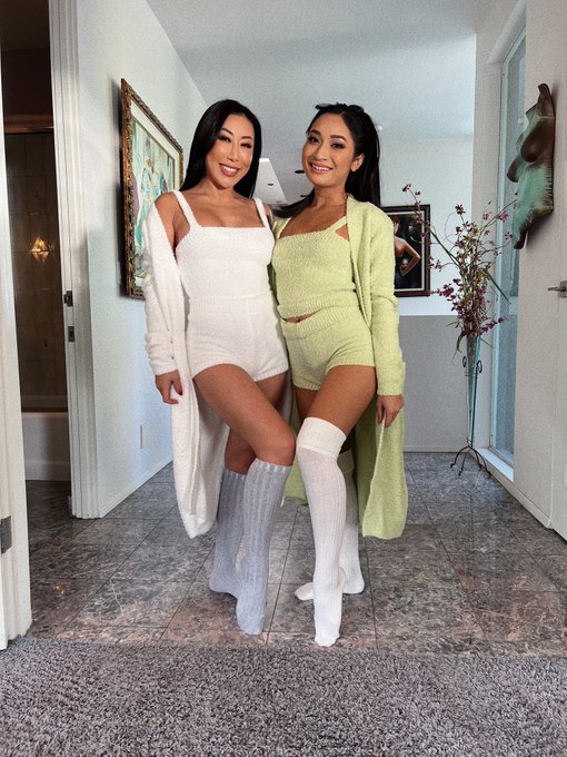 🍈🥥 @nicoledoshi https://t.co/ZsgAbEO9Uk<a class="tags" href="/tag/nicoledoshi">@nicoledoshi</a><a href="/tag/mvsales"class="tags"><span>#mvsales</span></a>