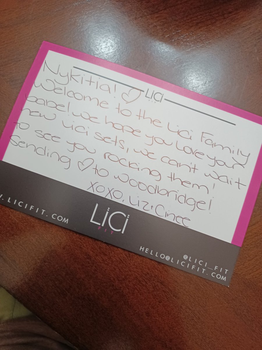 Blake_excel's tweet photo. The handwritten note made my sister's experience. (She loves the gear too!) 

Thank you, ladies! @LiCi_fit https://t.co/0wsxU2K9dH
