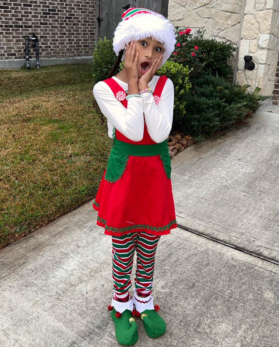 playermadeink's tweet photo. Elf Day @BWEBulldogsCISD @mikiajbarnes https://t.co/uXmcS4cf4N